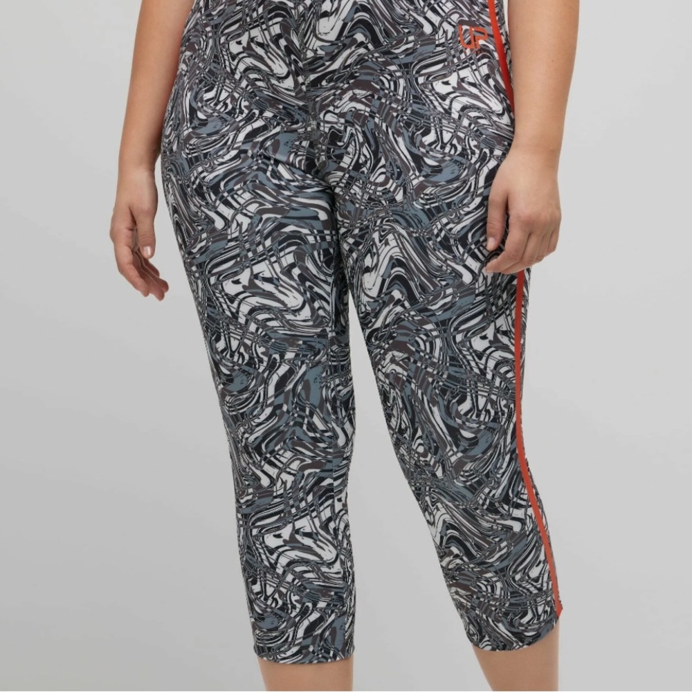 Ulla Popken Abstract Print Capri Leggings Size 28/30